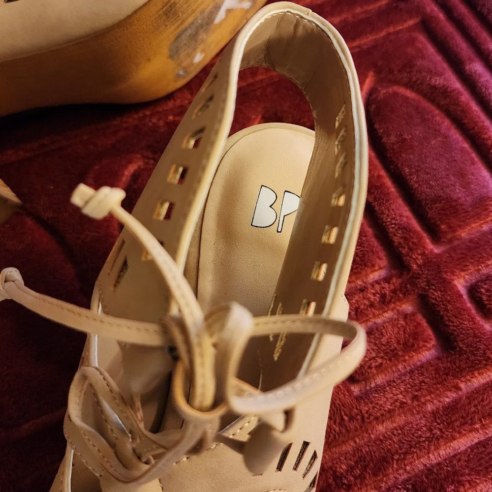 BP Beige Nude Gladiator Block Heel Sandal A terrific super cute BP Sandal purcha - Picture 5 of 9